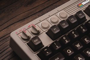 Klawiatura 8BitDo 8BitDo Mechanical Keyboard C64 Ed. 6