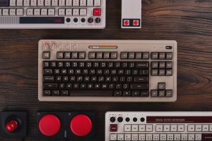 Klawiatura 8BitDo 8BitDo Mechanical Keyboard C64 Ed. 9