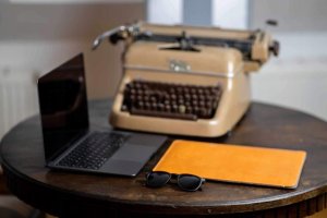 Etui Baltan do Apple MacBook Air 13 [M2] brązowy 14