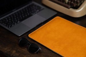 Etui Baltan do Apple MacBook Air 13 [M2] brązowy 15