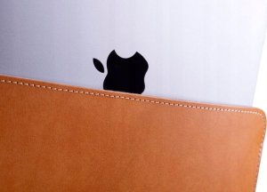 Etui Baltan do Apple MacBook Air 13 [M2] brązowy 2