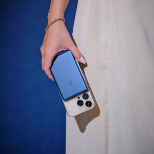 Powerbank Adam Elements Gravity C5 - magnetyczny powerbank bezprzewodowy 5000 mAh niebieski 3