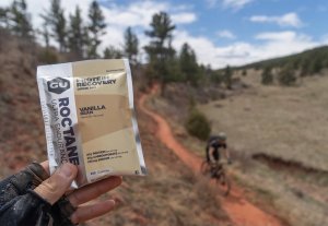 GU Roctane Recovery Drink Mix: Vanilla Bean  1 porcja   (26/01) 3