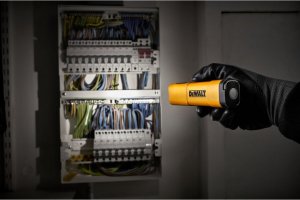 Latarka Dewalt LATARKA LED 3 TRYBY 200-400-1200LM USB-C 7
