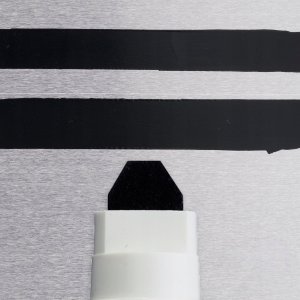 Sakura Marker METAL czarny pogrubiony, 2