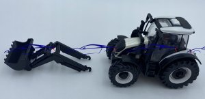 Bburago BBU traktor Valtra z ładowaczem czołowym 31638 13