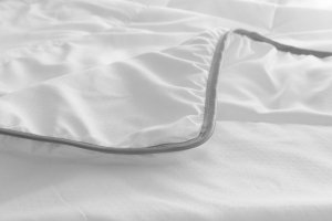 LOZKOHOLICY.PL Sp.z o.o. Sp. K. Kołdra 160 x 200 Mikrofibra Letnia German 01 8