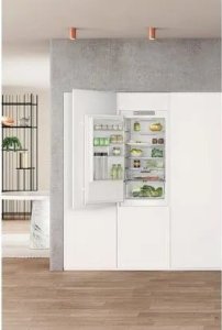 Lodówka Whirlpool WHIRLPOOL CHŁODZ-ZAMR WHC18T322 178 CM 21