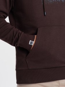 Ombre Męska bluza klasyczna kangurka z nadrukiem - ciemnobrązowa V2 OM-SSPS-0150 XL 6