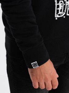 Ombre Męska bluza kangurka nierozpinana z kapturem i nadrukiem - czarna V1 OM-SSPS-0158 XL 5