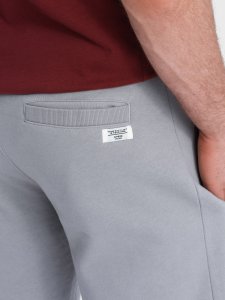 Ombre Męskie dzianinowe spodenki ze ściągaczem i kieszeniami - szare V8 OM-SRBS-0139 S 8