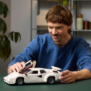 LEGO Icons Lamborghini Countach 5000 Quattrovalvole (10337) 3