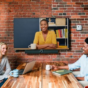 Kamera internetowa OWL Owl Labs Urządzenie do wideokonferencji Owl Bar - listwa wideokonferencyjna 4K z aktywnym ustawianiem ostrości głośników (dodaj Meeting Owl 4+, Meeting Owl 3 lub Meeting Owl Pro, aby uzyskać 360-stopniowe pokrycie i automatyczne prz 2