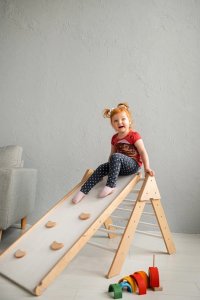 Małpiszon Domowy plac zabaw trójkąt Pikler Montessori drewno Moon LunaToys 12
