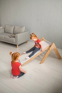 Małpiszon Domowy plac zabaw trójkąt Pikler Montessori drewno Moon LunaToys 3