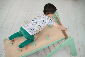 Małpiszon Domowy plac zabaw trójkąt Pikler Montessori drewno Moon LunaToys 6