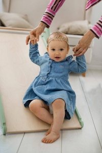 Małpiszon Domowy plac zabaw trójkąt Pikler Montessori biało-szary Moon LunaToys 23