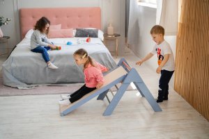 Małpiszon Domowy plac zabaw trójkąt Pikler Montessori błękitny Moon LunaToys 18