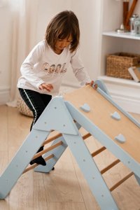 Małpiszon Domowy plac zabaw trójkąt Pikler Montessori różowo-szary Moon LunaToys 27