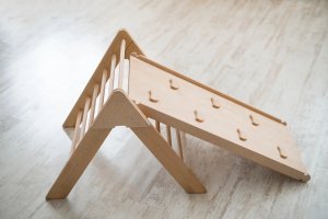 Małpiszon Domowy plac zabaw trójkąt Pikler Montessori różowo-szary Moon LunaToys 34