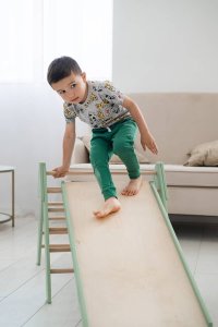 Małpiszon Domowy plac zabaw trójkąt Pikler Montessori różowy Moon LunaToys 20