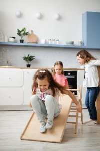 Małpiszon Domowy plac zabaw trójkąt Pikler Montessori różowy Moon LunaToys 5