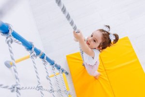 Małpiszon Składany materac pod drabinkę gimnastyczną 100x100x10 cm Kometa niebiesko-żółty 16