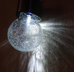 Aigostar  Szklana kulka zawieszana fi 5 cm lampka solarna chłodna z uchwytem Szklana kulka zawieszana fi 5 cm lampka solarna chłodna z uchwytem 8