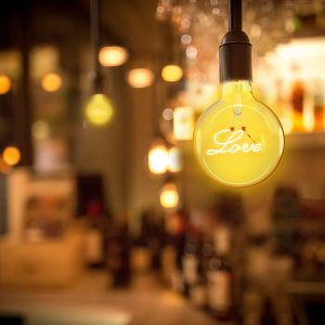 Aigostar  Żarówka ozdobna LED filament z napisem Love E27 4W duża bańka fi120 Żarówka ozdobna LED filament z napisem Love E27 4W duża bańka fi120 3