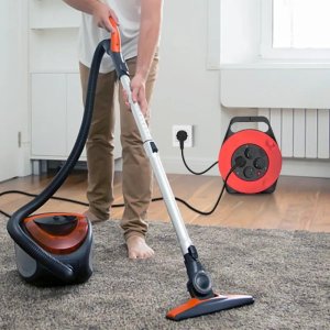 Adapter AV Aigostar  Przedłużacz na bębnie z 4 gniazdami typu francuskiego 3G 1.0mm2 10 m czarny Zwijacz kabla z 4 gniazdami typu francuskiego 3G 1.0mm2 10 m czarny 4