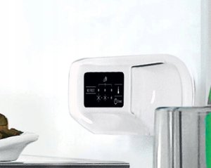 Lodówka Indesit INDESIT | Šaldytuvas | LI8 SN2E K 1 | Energy efficiency class E | Free standing | Combi | Height 188.9 cm | Šaldytuvas net capacity 230 L | Šaldiklis net capacity 98 L | 40 dB | Juodas 3
