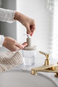 Dozownik do mydła Koziol Dozownik do płynnego mydła FLOW, KOZIOL 4