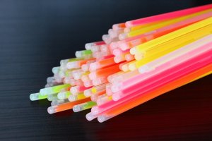 PrzydaSie Światło Chemiczne Bransoletki Świecące Pałeczki 4