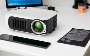 Projektor PrzydaSie Projektor Mini Rzutnik Hd Smart A2000 Przenośny Pilot Hdmi 2