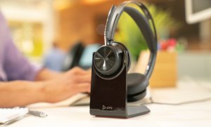 Słuchawki Poly Zestaw słuchawkowy Voyager Focus 2 z certyfikatem Microsoft Teams USB-C-C + przejściówka USB-C/A + podstawka ładująca (9T9J6AA) 5