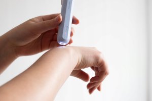 Helpmedi 0076 STING CARE Na swędzące ukąszenia owadów KT-100 6