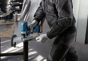 Bosch WYRZYNARKA GST 185-LI 2X4.0AH LI-ION UCHWYT "B" WALIZKA 4