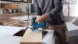 Bosch WYRZYNARKA GST 185-LI 2X4.0AH LI-ION UCHWYT "B" WALIZKA 5