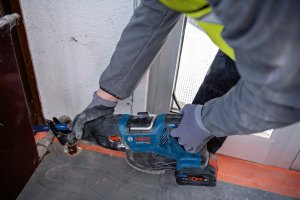 Piła szablasta Bosch PILA SZABLASTA GSA 185-LI 1X5.0AH + GAL 18-40 2