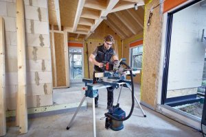 Bosch PILA UKOSNICA AKU. GCM 18V-305 GDC 2X5,5AH LI-ION KARTON 2