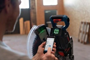 Bosch PILA UKOSNICA AKU. GCM 18V-305 GDC 2X5,5AH LI-ION KARTON 6