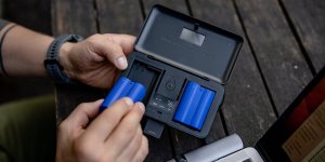 Newell Ładowarka dwukanałowa Newell LCD-PB-SD do baterii NP-FW50 8