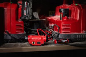 Latarka Milwaukee USB įkraunamas prožektorius ant galvos MILWAUKEE L4 HL2-301 11