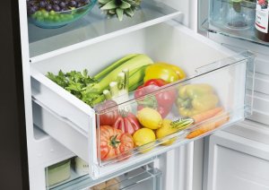 Lodówka Candy Candy | Šaldytuvas | CCT3L517EB | Energy efficiency class E | Free standing | Combi | Height 176 cm | No Frost system | Šaldytuvas net capacity 186 L | Šaldiklis net capacity 74 L | Ekranas | 39 dB | Juodas 25