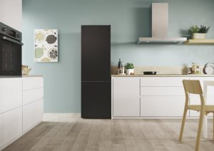 Lodówka Candy Candy | Šaldytuvas | CCT3L517EB | Energy efficiency class E | Free standing | Combi | Height 176 cm | No Frost system | Šaldytuvas net capacity 186 L | Šaldiklis net capacity 74 L | Ekranas | 39 dB | Juodas 31