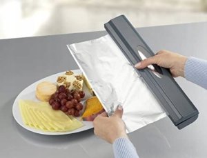 Wenko Funkcjonalny podajnik do folii spożywczej, obcinarka do foli, kolor szary, wykonany z tworzywa sztucznego, ostrze ze stali nierdzewnej, marka Wenko 4