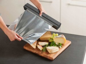 Wenko Funkcjonalny podajnik do folii spożywczej, obcinarka do foli, kolor szary, wykonany z tworzywa sztucznego, ostrze ze stali nierdzewnej, marka Wenko 9