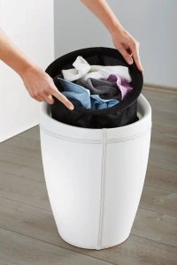 Wenko Skórzana pufa CANDY WHITE - kosz na pranie, 2 w 1, WENKO 3