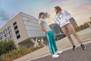 Arena Bluza sportowa z kapturem ocieplana kangurka Arena Planet Water R.L 5