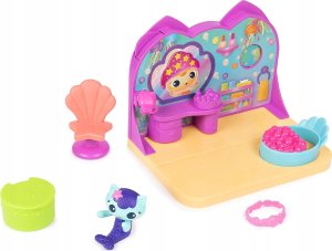 Figurka Spin Master Spin Master Gabby's Dollhouse Deluxe Room Playset - Wellness Room with Meerkat, Play Figure 3